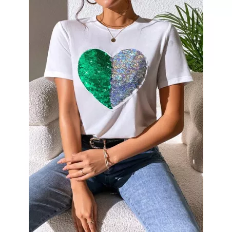 Camiseta con patrón de corazón con lentejuela en contraste