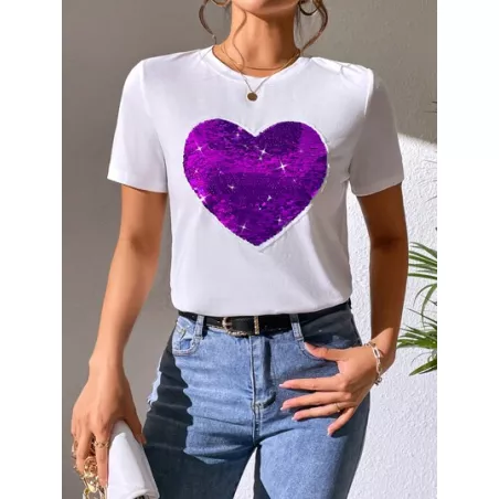 Camiseta con patrón de corazón con lentejuela en contraste