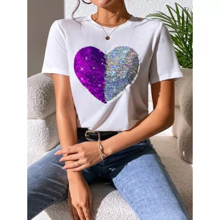 Camiseta con patrón de corazón con lentejuela en contraste