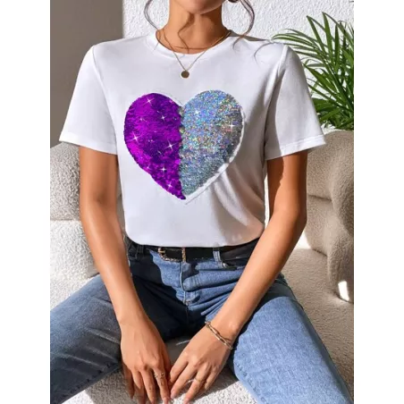 Camiseta con patrón de corazón con lentejuela en contraste