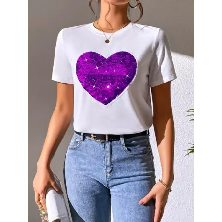 Camiseta con patrón de corazón con lentejuela en contraste