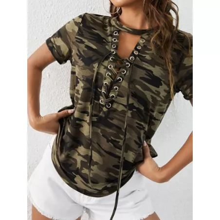 Camiseta occidental con estampado de camuflaje con ojal con cordón delantero con abertura