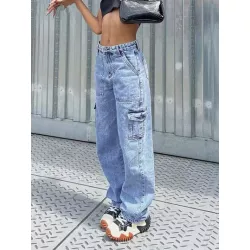 Jeans cargo con bolsillo lateral con solapa