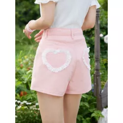 Shorts en mezclilla con patrón de corazón con encaje en contraste