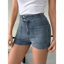 Shorts en mezclilla de talle alto con parche con bolsillo