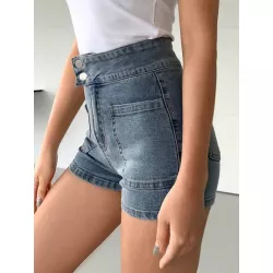 Shorts en mezclilla de talle alto con parche con bolsillo